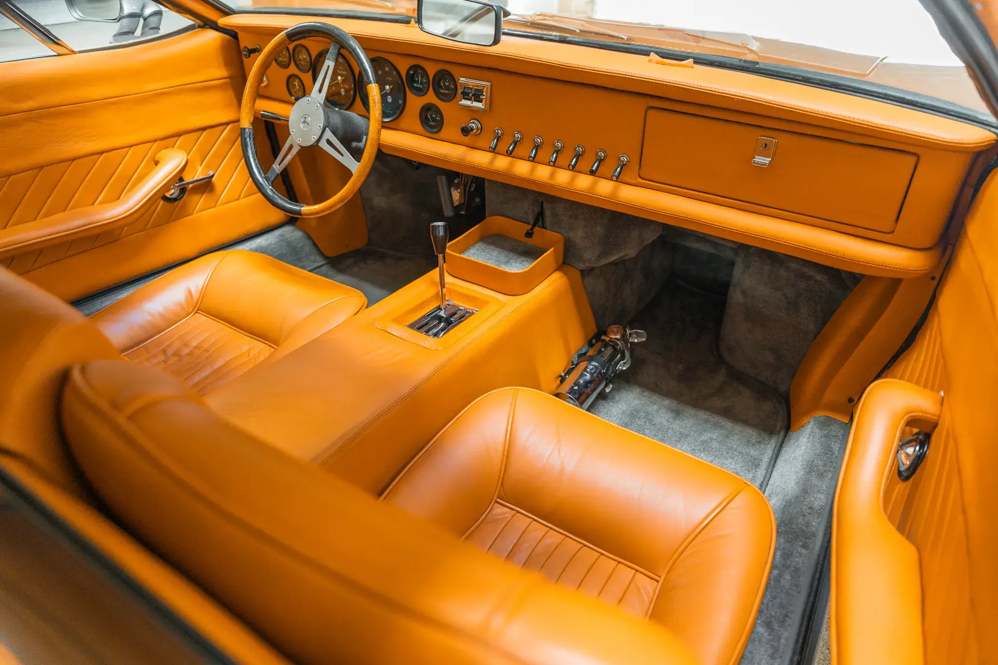 1969 DeTomaso Mangusta Interiors