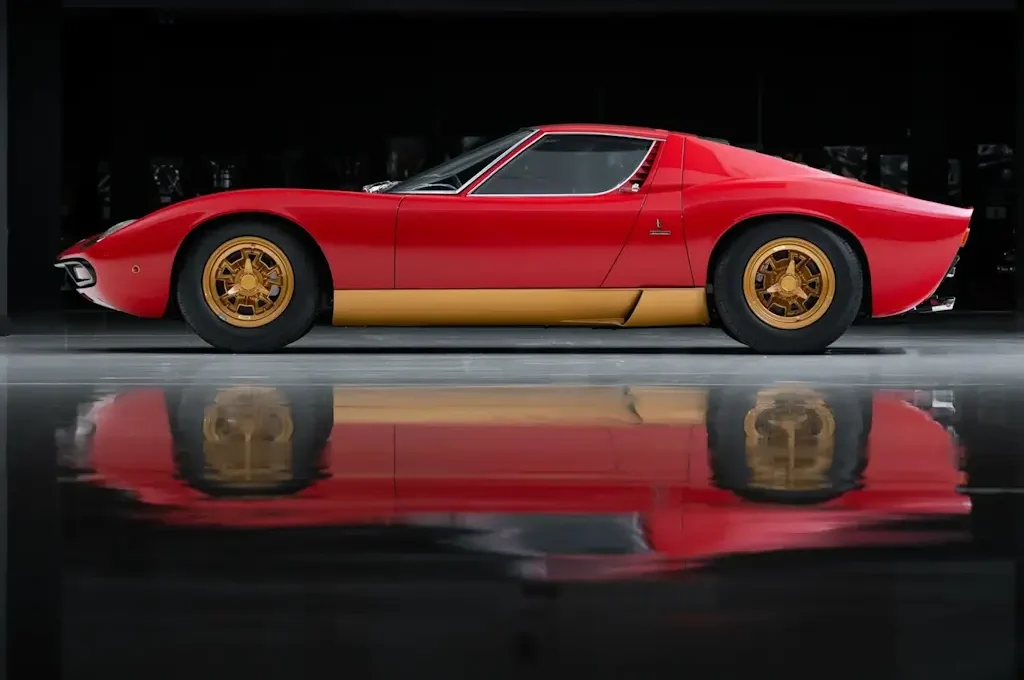 Side Profile View of the 1972 Lamborghini Miura P400 SV