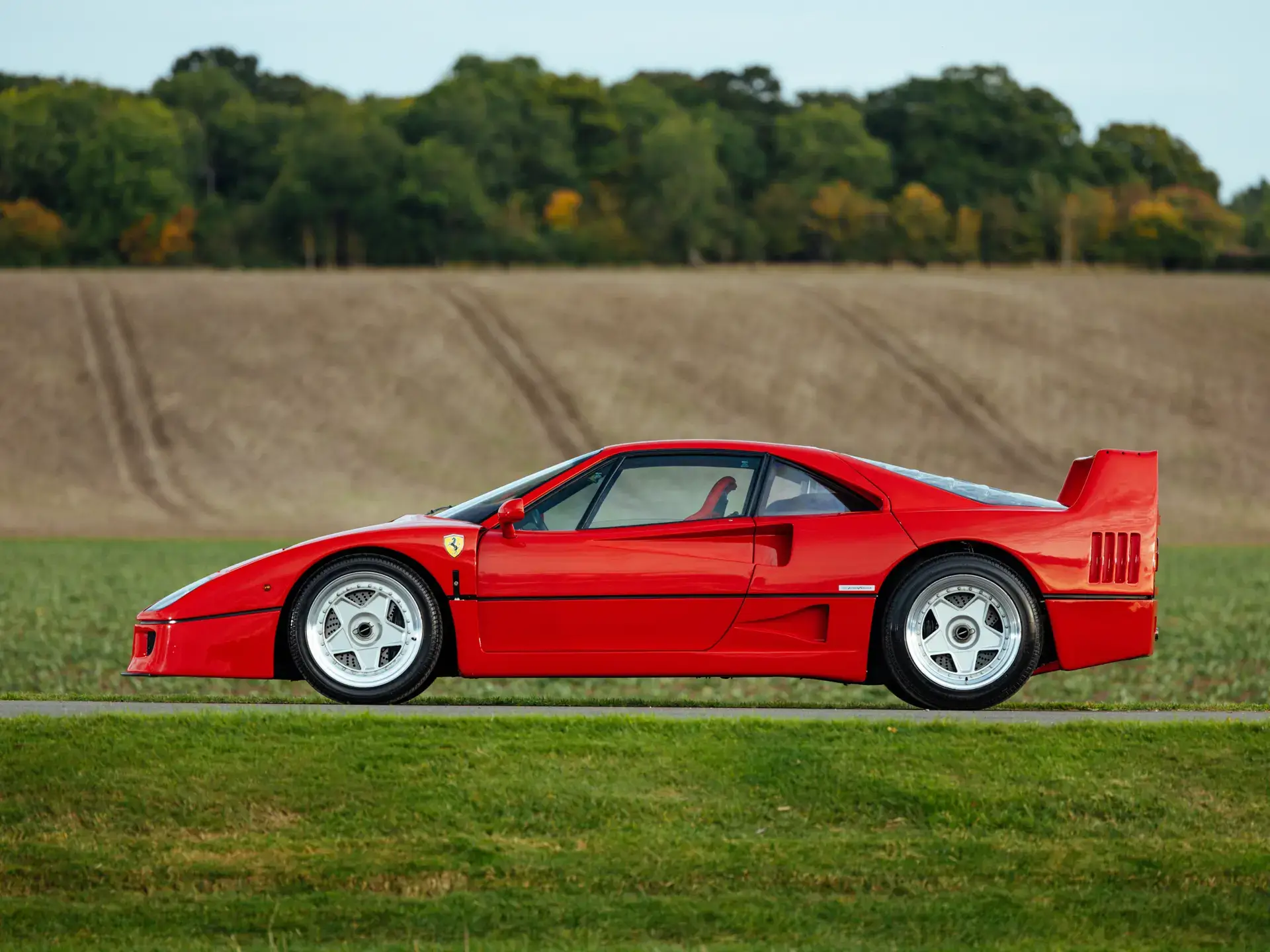 Side View of the 1991 Ferrari F40