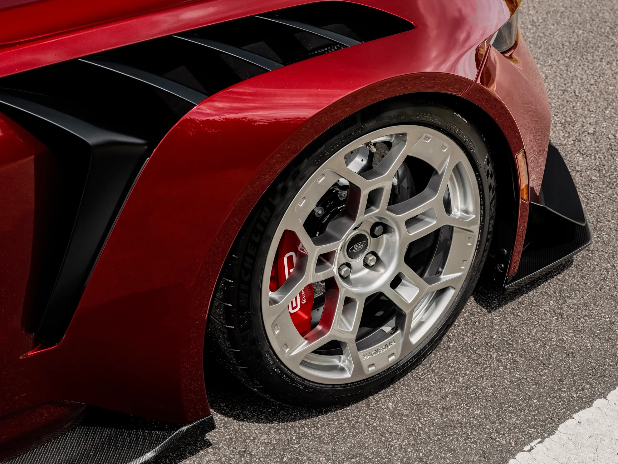 Front right wheel and aero on the arch in 2025 Ford Mustang GTD