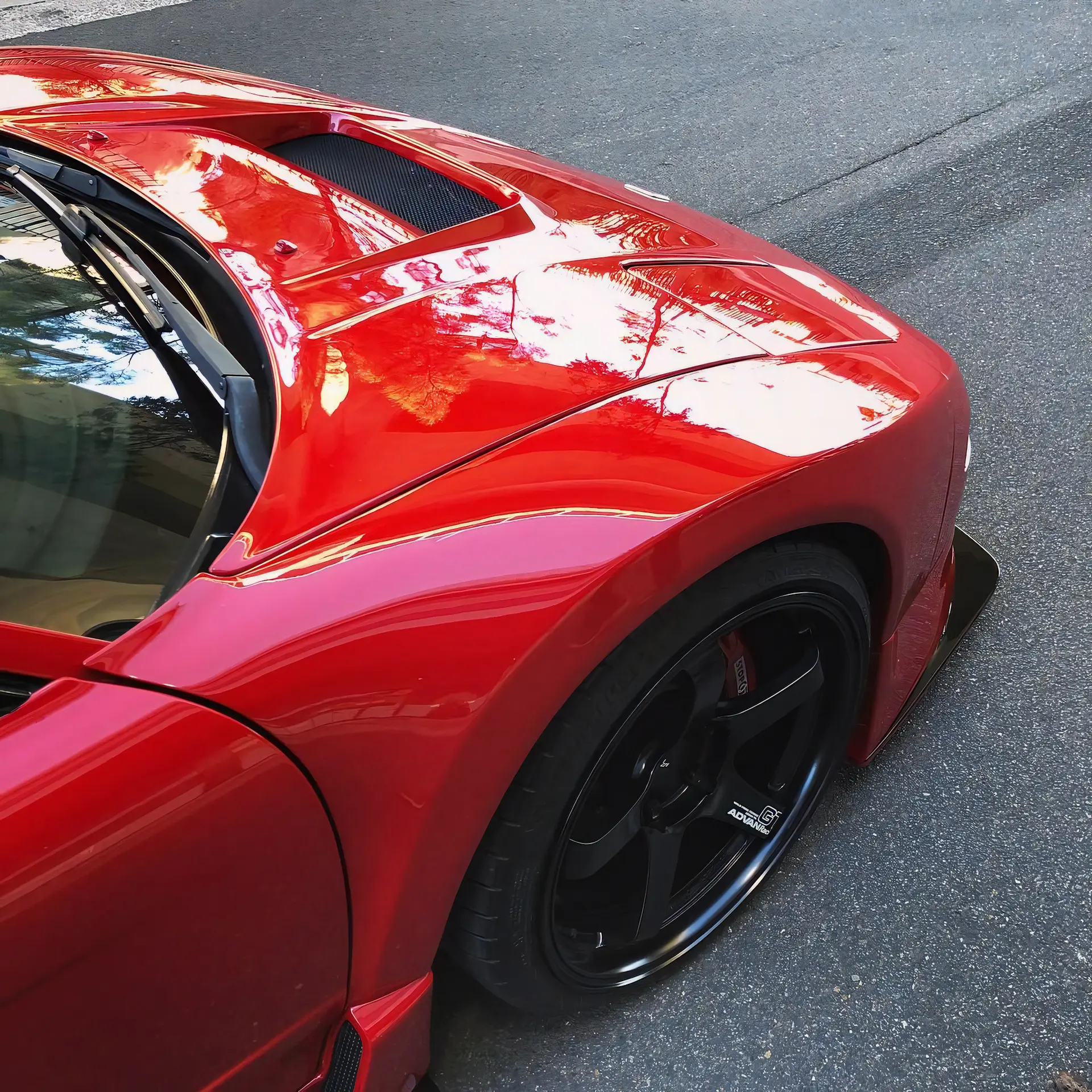 Close View of the Bonnet / Hood