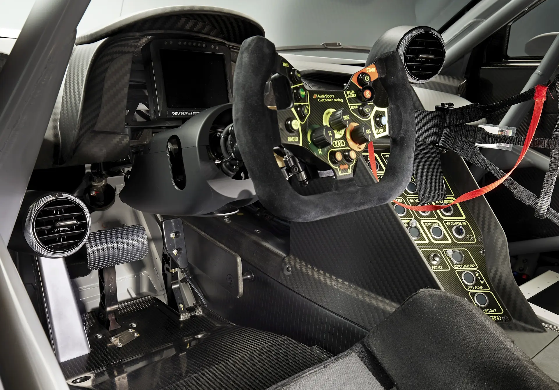 Interiors: Steering, Dashboard, Driver's Seat