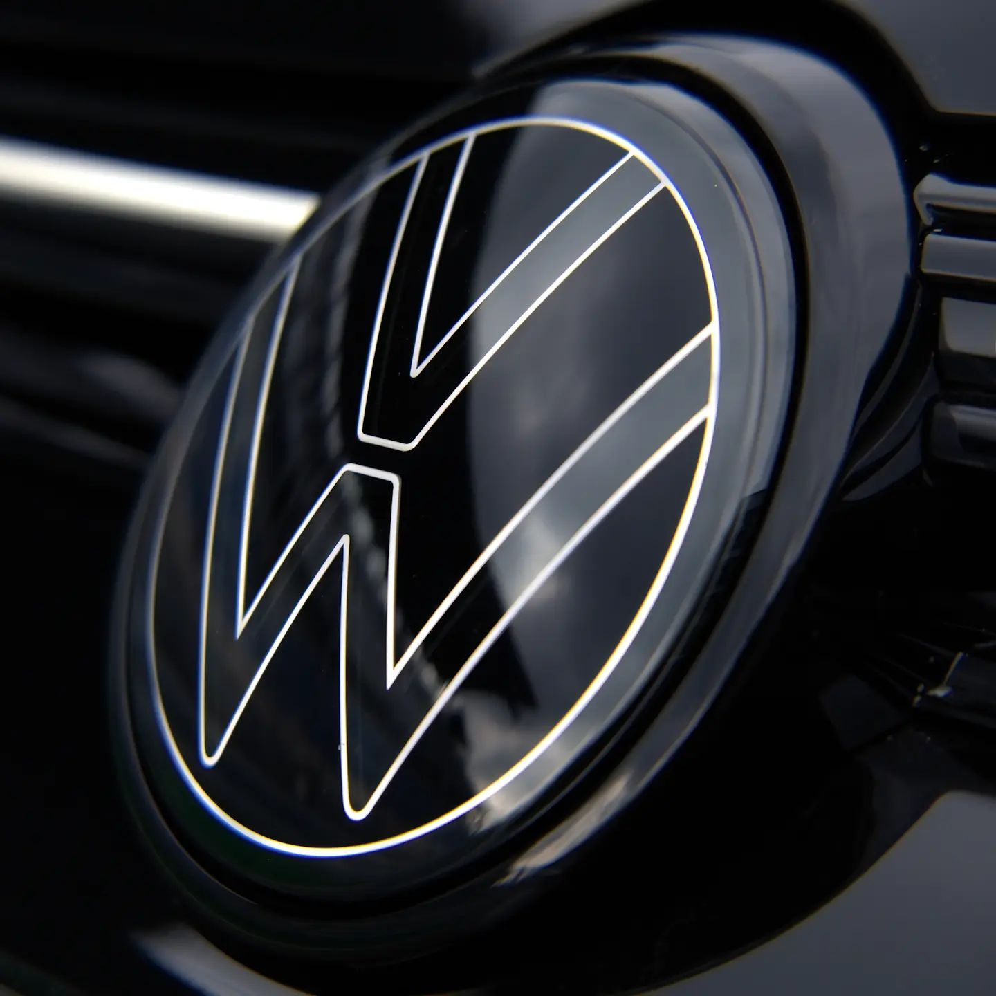 Illuminating VW Badge 