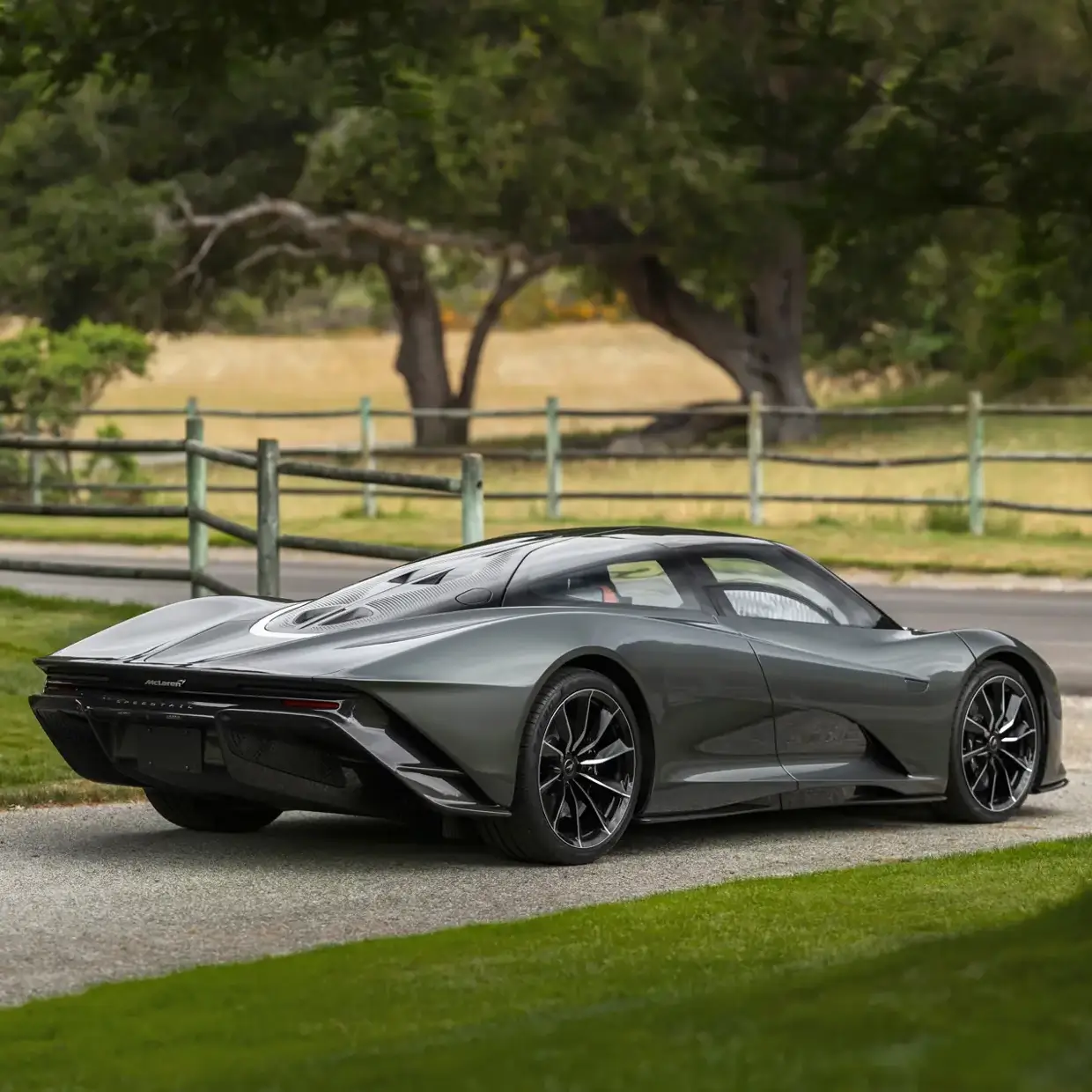 McLaren Speedtail right rear view with doors closed