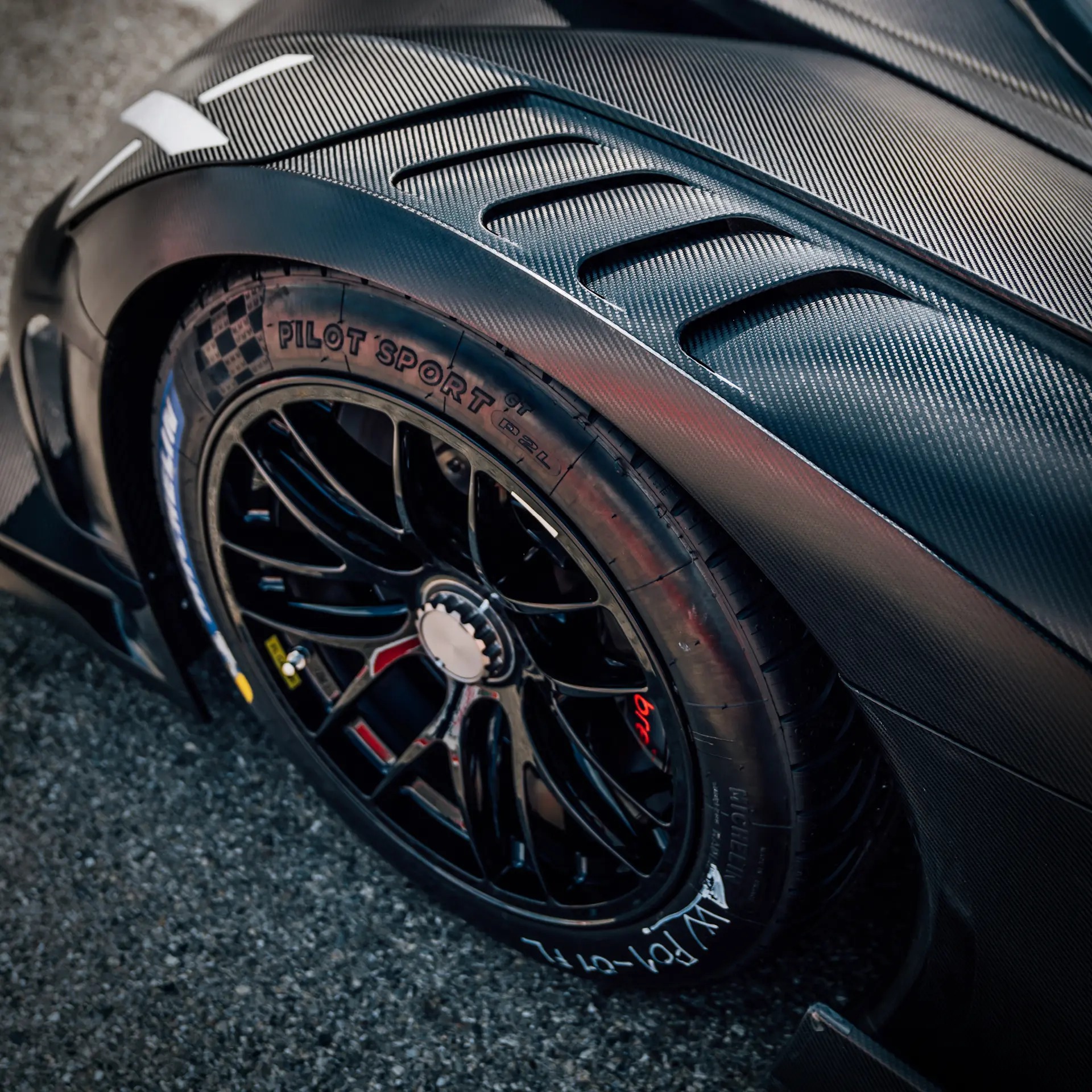 Close up of the wheel and aero on the front wheel arch